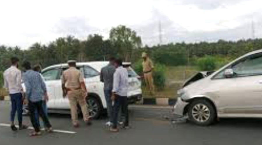 ಸಚಿವ ಕೆ.ಹೆಚ್.ಮುನಿಯಪ್ಪ ಪ್ರಯಾಣಿಸುತ್ತಿದ್ದ ಕಾರು ಅಪಘಾತ