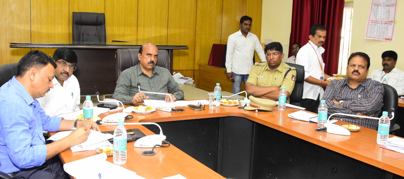 ಶಾಲೆ ಬಿಟ್ಟ ಮಕ್ಕಳನ್ನು ಮುಖ್ಯವಾಹಿನಿಗೆ ತನ್ನಿ- ಜಿಲ್ಲಾಧಿಕಾರಿ ಟಿ.ವೆಂಕಟೇಶ್