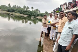 ಮೆಳೆಕೋಟೆ, ಹೇರೂರು ಬ್ಯಾರೇಜ್ ಭರ್ತಿ, ಬಾಗಿನ ಅರ್ಪಿಸಿದ ಜಯಚಂದ್ರ