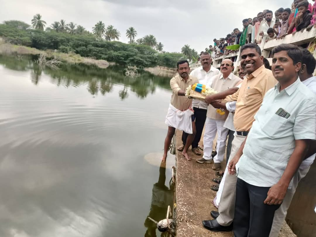 ಮೆಳೆಕೋಟೆ, ಹೇರೂರು ಬ್ಯಾರೇಜ್ ಭರ್ತಿ, ಬಾಗಿನ ಅರ್ಪಿಸಿದ ಜಯಚಂದ್ರ