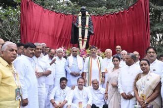 ಗಾಂಧಿ ಪ್ರತಿಮೆ ಅನಾವರಣಗೊಳಿಸಿದ ಸಿದ್ಧರಾಮಯ್ಯ