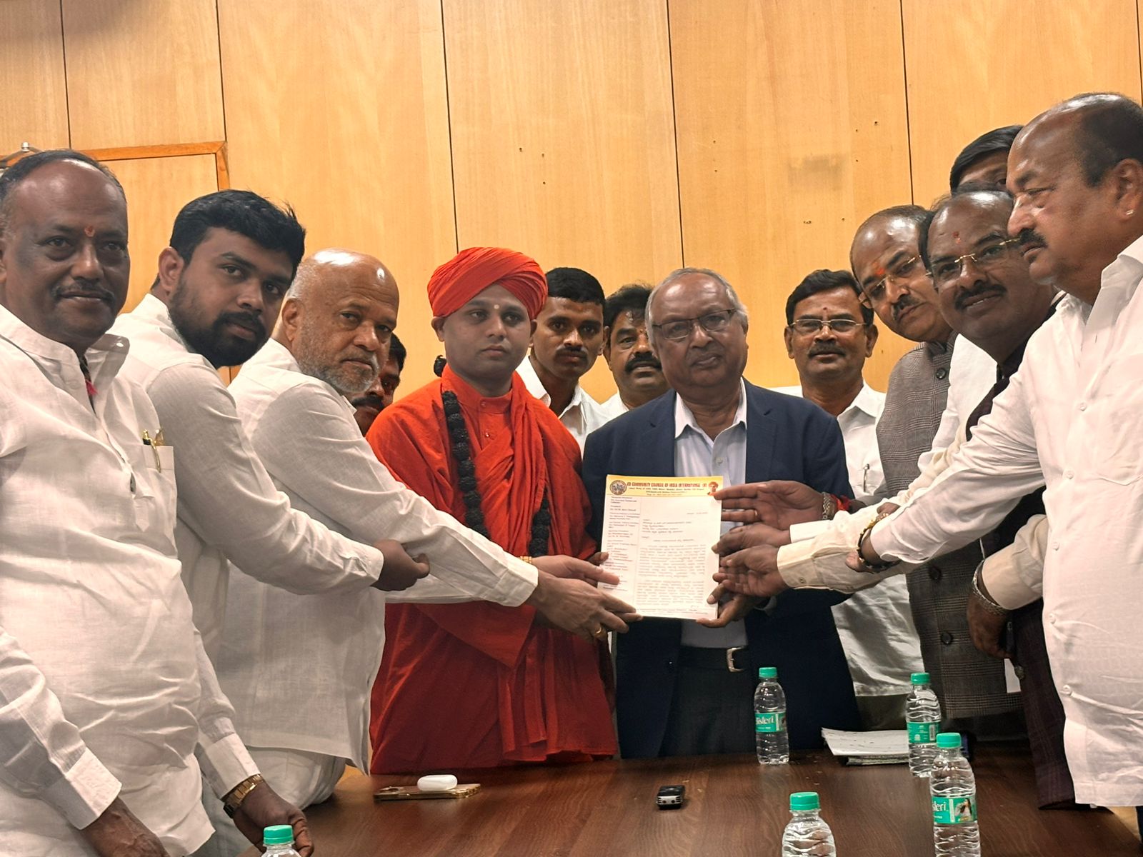 ಮೀಸಲಾತಿ ವರ್ಗಿಕರಣಕ್ಕೂ ಮೊದಲು ಹೊಸದಾಗಿ ಸಮಗ್ರ ಸಮೀಕ್ಷೆ ಕೈಗೊಳ್ಳಿ-ಭೋವಿ ಸ್ವಾಮೀಜಿ