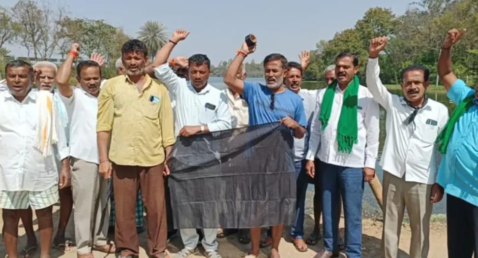 ಮತದಾನ ಬಹಿಷ್ಕರಿಸಿದ್ದ ಮನೆಗಳ ಮೇಲೆ ಜನವರಿ 26ರಂದು ಕಪ್ಪು ಬಾವುಟ ಪ್ರದರ್ಶನ