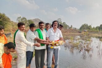 ವಿವಿ ಸಾಗರಕ್ಕೆ ಬಾಗಿನ ಅರ್ಪಿಸಿದ ಶೇಂಗಾನಾಡು ತಿಮ್ಮರಾಜ್ ಗೌಡ