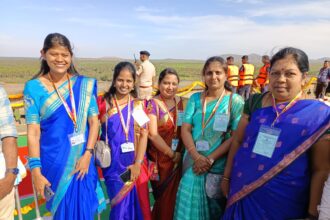 ವಿವಿ ಸಾಗರಕ್ಕೆ ಬಾಗಿನ ಅರ್ಪಣೆ ಸಂಭ್ರಮಿಸಿದ ಮಹಿಳಾ ಅಧಿಕಾರಿಗಳು