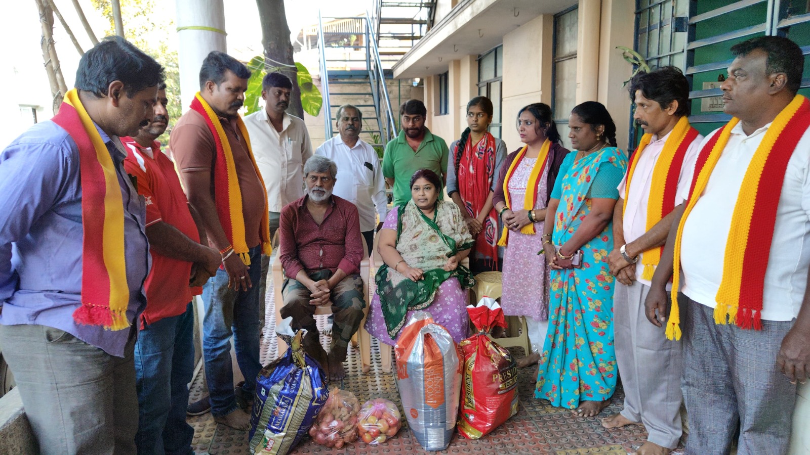 ಕರ್ನಾಟಕ ರಕ್ಷಣಾ ವೇದಿಕೆ ಸ್ವಾಭಿಮಾನಿ ಬಣದ ಸಹಾಯ ಹಸ್ತ