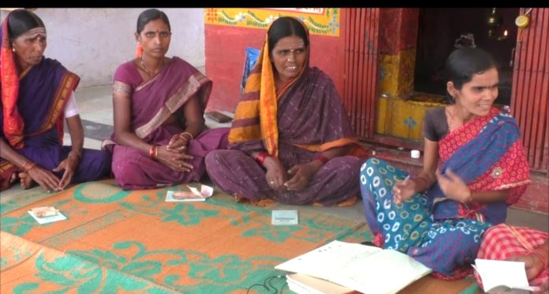 ಸಾಲವನು ಕೊಂಬಾಗ.. ಸಾಲಿಗರು ಕೊಂಡು ಎಳೆವಾಗ ಕಿಬ್ಬದಿಯ ಕೀಲು ಮುರಿದಂತೆ