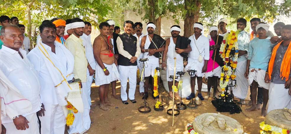 ಶ್ರೀಕಾಟಂಲಿಂಗೇಶ್ವರಸ್ವಾಮಿ ದೇವರ ಗುಗ್ಗರಿ ಹಬ್ಬದಲ್ಲಿ ಪಾಲ್ಗೊಂಡ ಶಾಸಕ ರಘುಮೂರ್ತಿ