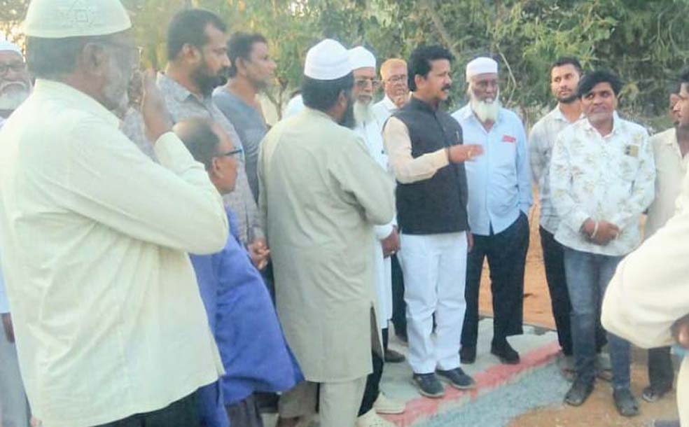 ಈದ್ಗಾ ಮೈದಾನ : 40 ಲಕ್ಷದ ಸ್ಲಾಬ್ ಕಾಮಗಾರಿ ವೀಕ್ಷಿಸಿದ ಶಾಸಕ ಟಿ.ರಘುಮೂರ್ತಿ