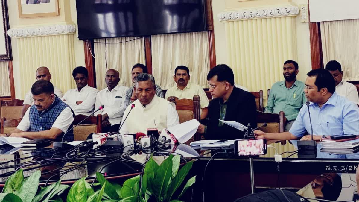 ಹಣದ ಬದಲು ಅಕ್ಕಿ ನೀಡಲು ಸರ್ಕಾರ ನಿರ್ಧಾರ-ಸಚಿವ ಮುನಿಯಪ್ಪ