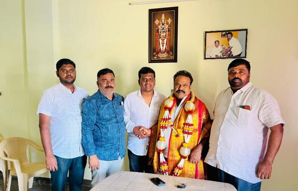 ಭೋವಿ ಸಮಾಜದಿಂದ ಸನ್ಮಾನಕ್ಕೊಳಗಾದ ತುಮುಲ್ ಅಧ್ಯಕ್ಷ ವೆಂಕಟೇಶ್‌