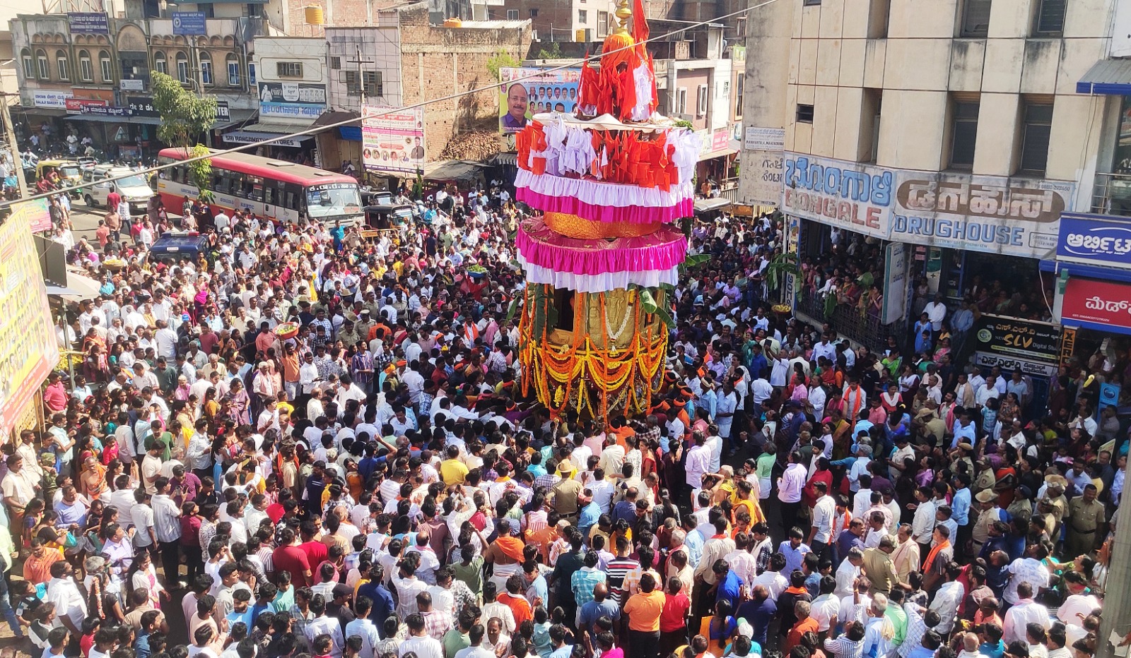ಅದ್ದೂರಿಯಾಗಿ ಜರುಗಿದ ಶ್ರೀ ಹರಿಹರೇಶ್ವರ ಬ್ರಹ್ಮ ರಥೋತ್ಸವ