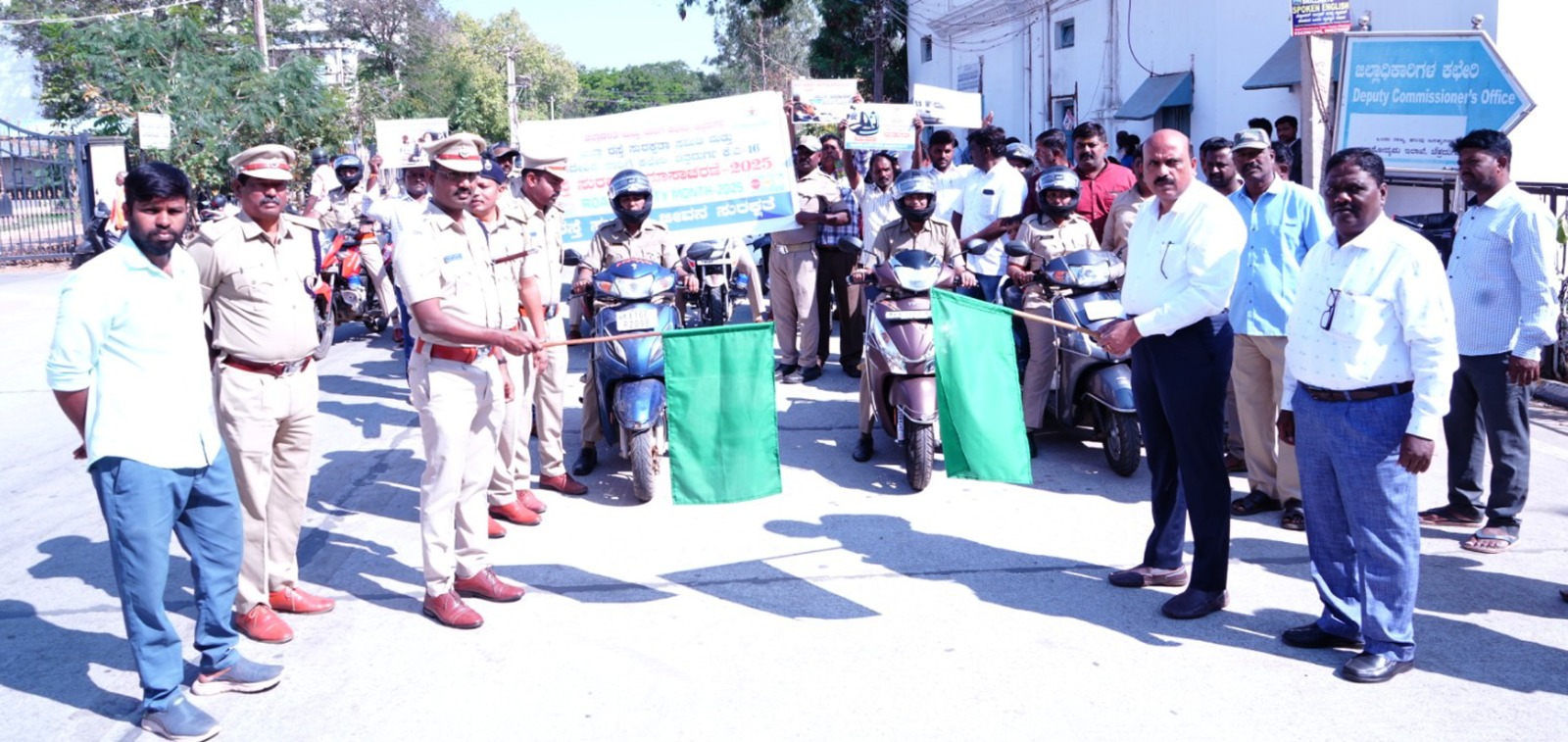 ಕಡ್ಡಾಯವಾಗಿ ಹೆಲ್ಮೆಟ್ ಧರಿಸಿ: ಜಿಲ್ಲಾಧಿಕಾರಿ ಟಿ.ವೆಂಟೇಶ್