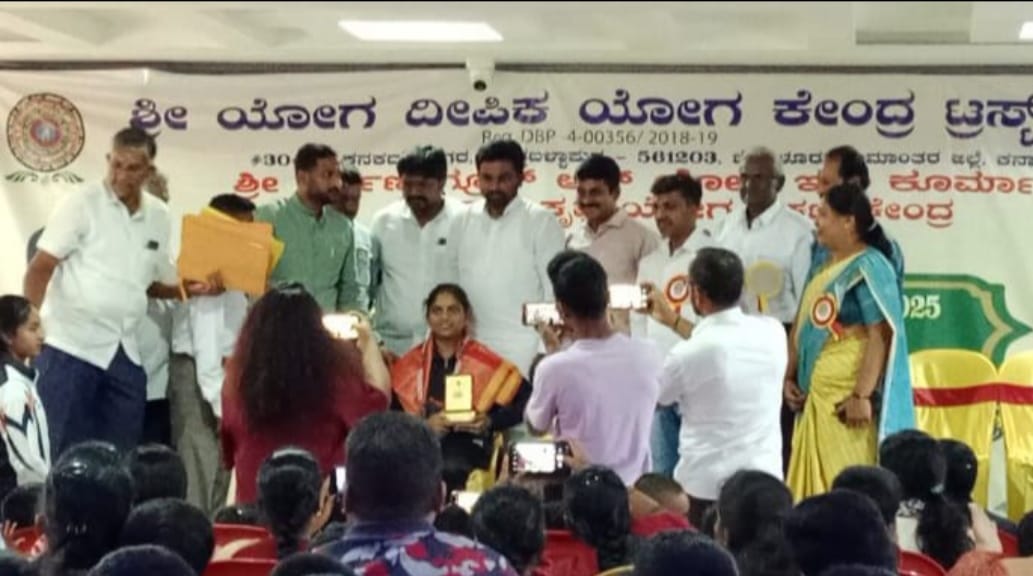 ಗಮನ ಸೆಳೆದ ವಿಶ್ವಮಟ್ಟದ ಕೂರ್ಮಾಸನ ಭಾರ ಹೊರುವ ಸ್ಪರ್ಧೆ