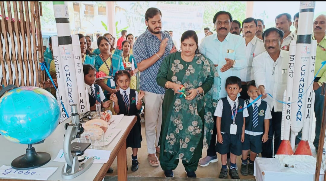 ಮಕ್ಕಳ ಪ್ರತಿಭೆ ಹೊರತರಲು ವಸ್ತು ಪ್ರದರ್ಶನ ಸಹಕಾರಿ-ರಮೇಶ್