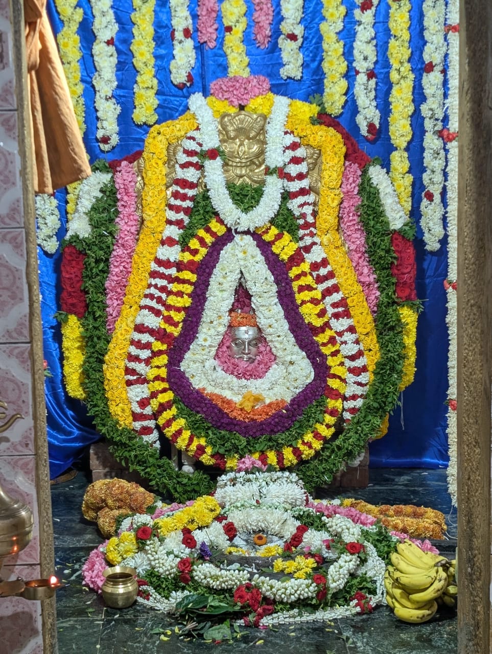 ಶ್ರೀಸೋಮೇಶ್ವರ ದೇವಾಲಯದಲ್ಲಿ ಅಭಿಷೇಕ, ಮಹಾಮಂಗಳಾರತಿ