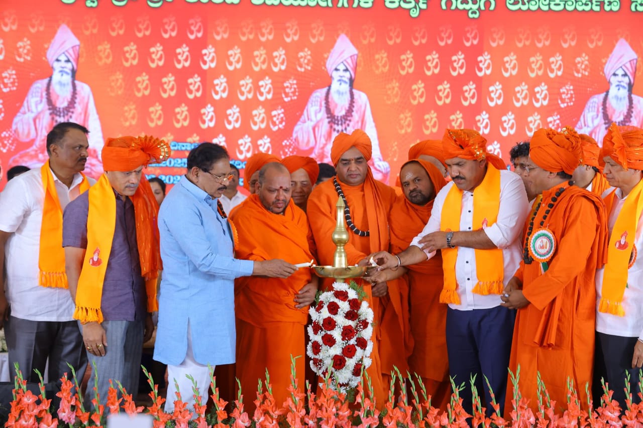 ಮಠಮಾನ್ಯಗಳ ತ್ರಿವಿಧ ದಾಸೋಹದ ಮಹಿಮೆಯ ಸತ್ಯವನ್ನು ಸರಿಗಟ್ಟಲು ಸಾಧ್ಯವಿಲ್ಲ-