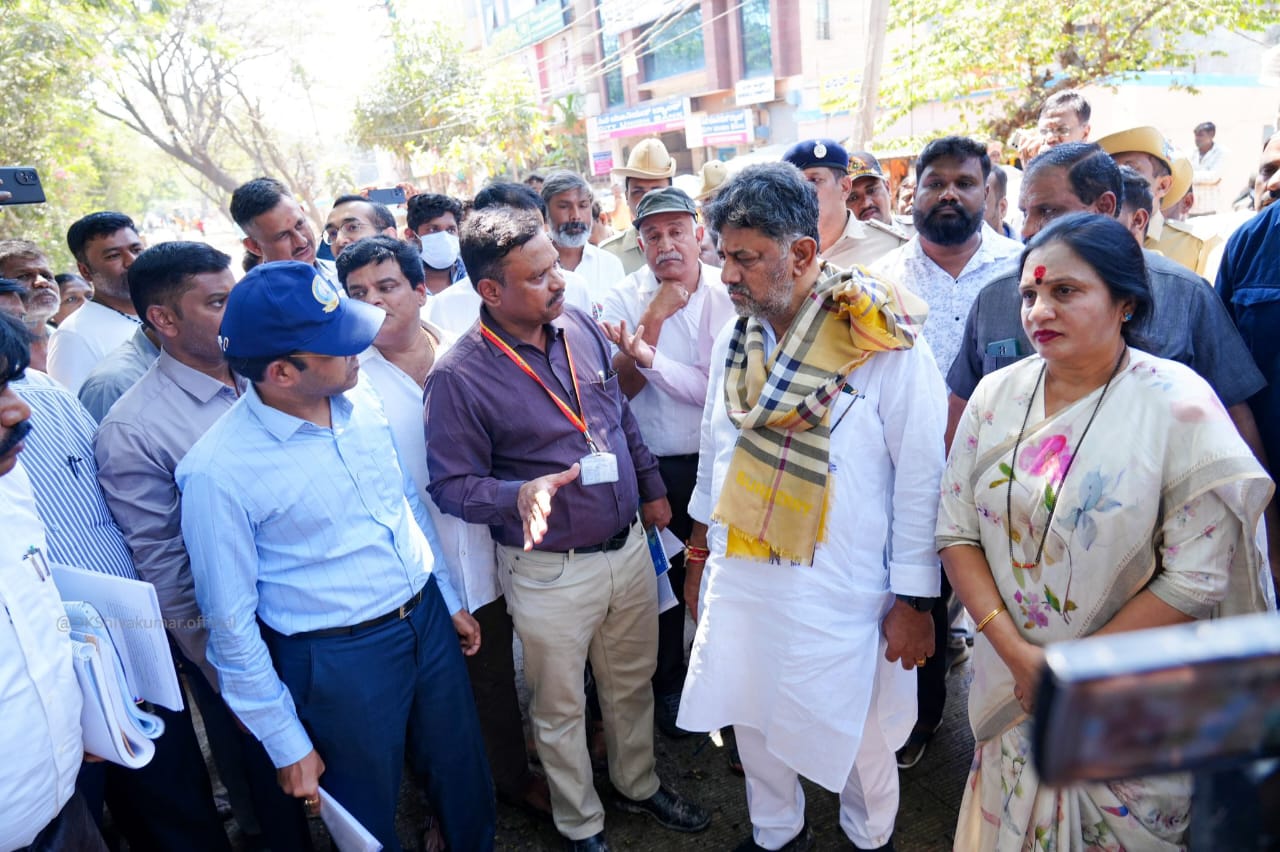 ವೈಟ್‌ಟಾಪಿಂಗ್ ಕಾಮಗಾರಿ ಪರಿಶೀಲಿಸಿದ ಡಿಸಿಎಂ ಡಿಕೆಶಿ