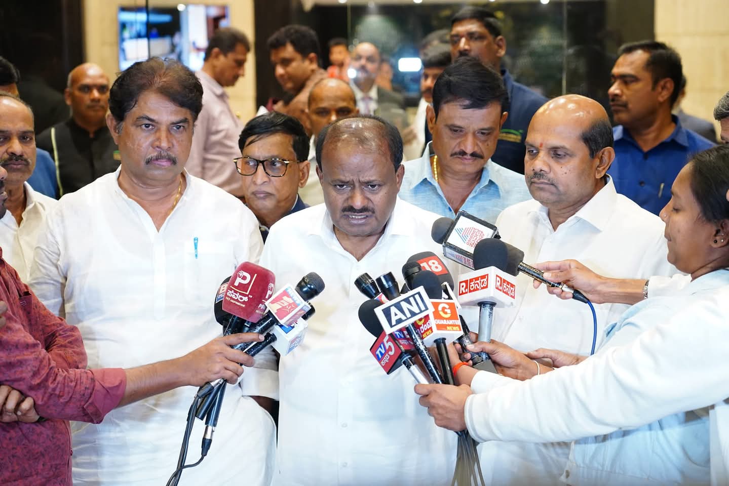ಬೆಂಗಳೂರು 7 ಪೀಸ್ ಪೀಸ್-ಕುಮಾರಸ್ವಾಮಿ ಆಕ್ರೋಶ