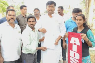 ತಾರತಮ್ಯ ಮಾಡದೇ ಎಲ್ಲ ವಿದ್ಯಾರ್ಥಿಗಳಿಗೆ ವಿದ್ಯಾರ್ಥಿ ವೇತನ ಬಿಡುಗಡೆ ಮಾಡಲು ಆಗ್ರಹ