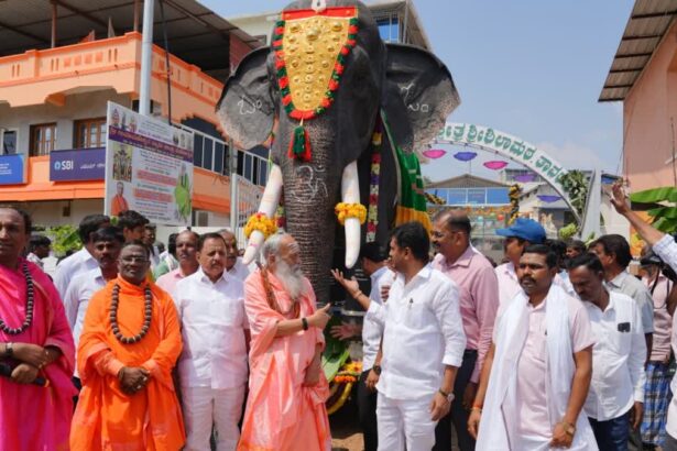 ಶಿಲಾಮಠಕ್ಕೆ ರೋಬೋಟಿಕ್ ಆನೆ ಉಡುಗೊರೆ ನೀಡಿದ ನಟ ಸುನೀಲ್​ ಶೆಟ್ಟಿ