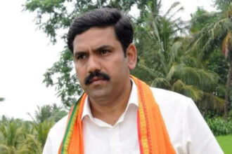 ಕನ್ನಡಿಗರ ಕಿವಿಗೆ ಹೂವಿಟ್ಟು ಅಧಿಕಾರಕ್ಕೆ ಬಂದ ಕರ್ನಾಟಕ ಕಾಂಗ್ರೆಸ್ ಸರ್ಕಾರ