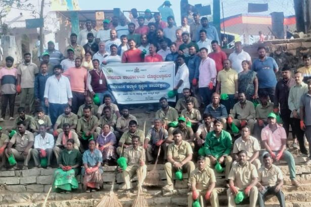 ಕಲ್ಯಾಣಿ ಸ್ವಚ್ಛತೆಗೆ ಜಿಲ್ಲಾಧಿಕಾರಿಗಳಿಂದ ಶ್ರಮದಾನ