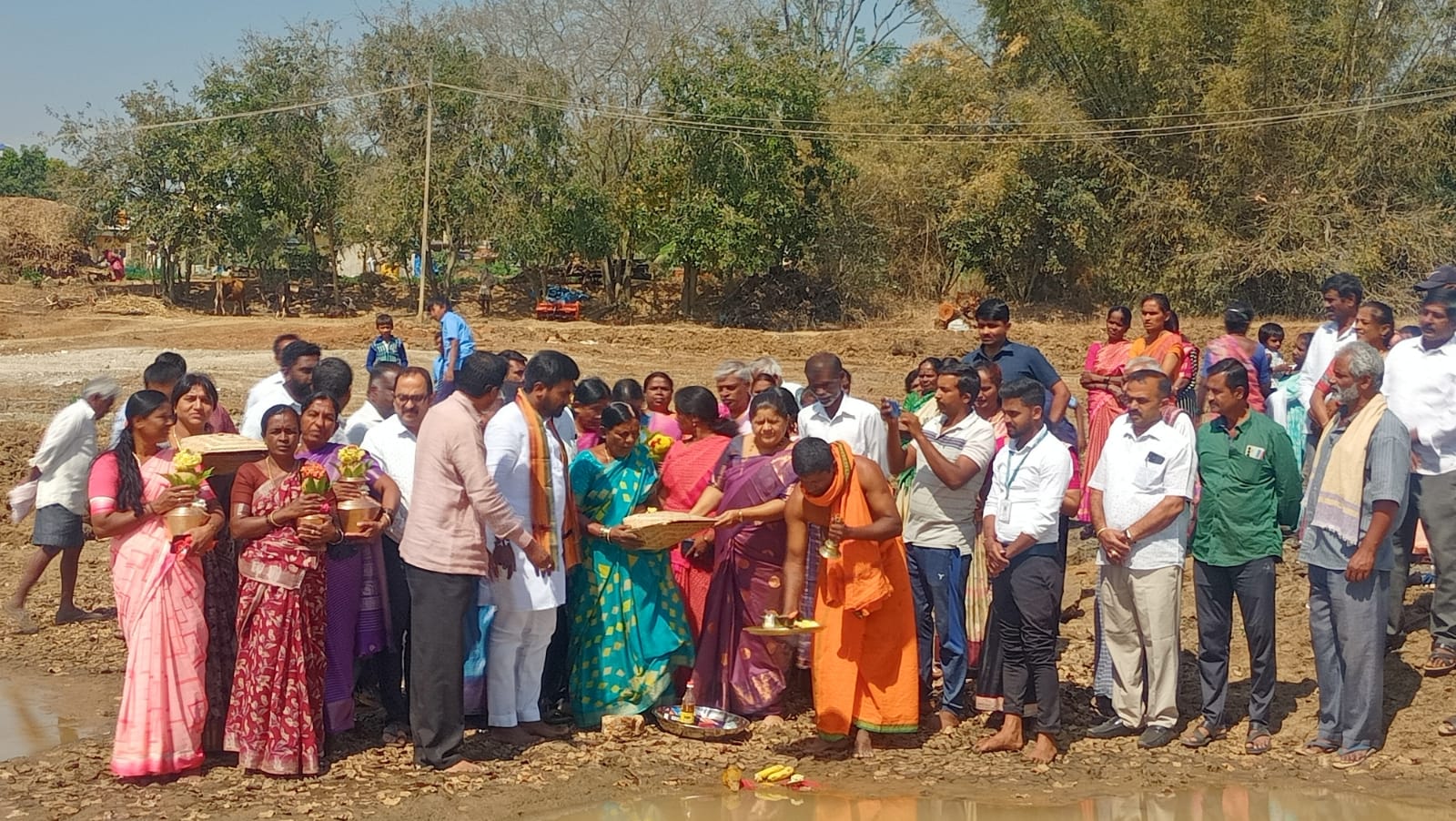 ಕೆರೆ ಹೂಳೆತ್ತುವ ಕಾರ್ಯ ಶ್ಲಾಘನೀಯ-ಧೀರಜ್ ಮುನಿರಾಜು 
