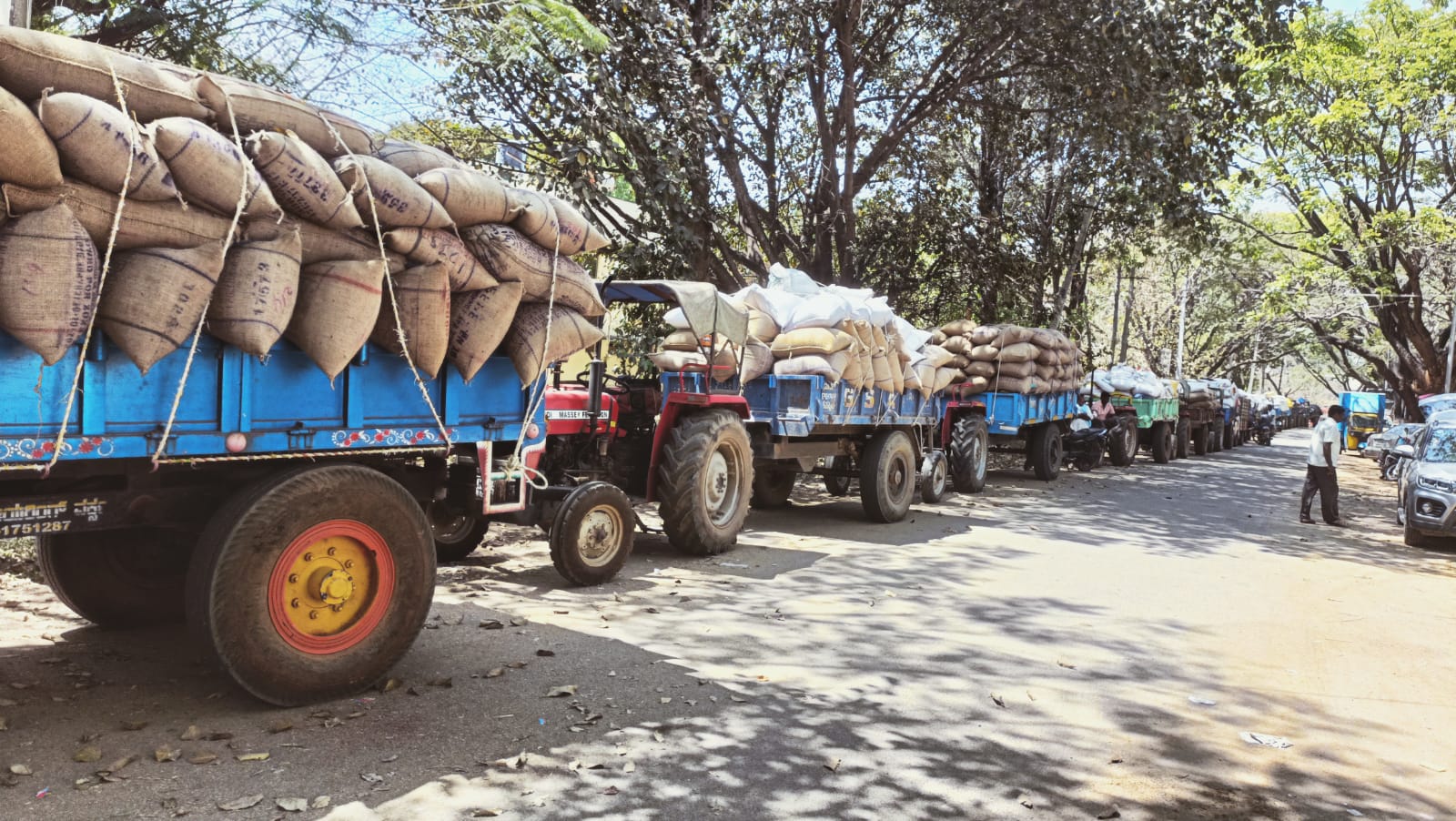 ರಾಗಿ ಖರೀದಿ ಕೇಂದ್ರದ ಅವ್ಯವಸ್ಥೆಗೆ ರೈತರ ಆಕ್ರೋಶ