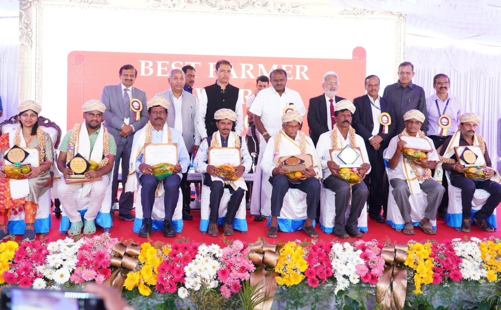ಪ್ರಗತಿಪರ ರೈತರನ್ನು ಸನ್ಮಾನಿಸಿ ಗೌರವಿಸಿದ ಕೇಂದ್ರ ಸಚಿವ ಕುಮಾರಸ್ವಾಮಿ