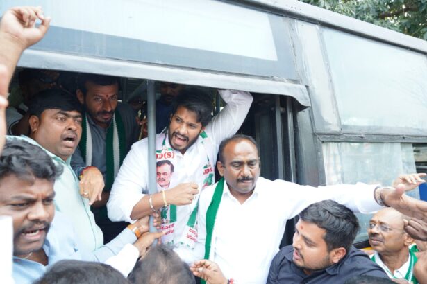 ಮಹಿಳೆಯರಿಗೆ ಗೃಹಲಕ್ಷ್ಮಿ ಹಣ ಬಿಡುಗಡೆಗೆ ಒತ್ತಾಯಿಸಿ ಜೆಡಿಎಸ್ ಬೃಹತ್ ಪ್ರತಿಭಟನೆ