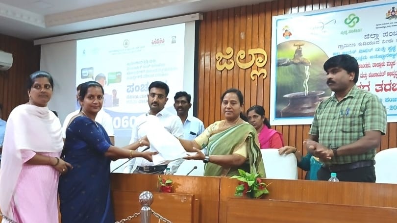 ಗ್ರಾಮಗಳಲ್ಲಿ ಕುಡಿಯುವ ನೀರು, ಸ್ವಚ್ಛತೆಗೆ ಆದ್ಯತೆ ನೀಡಿ-ಗಾಯತ್ರಿ