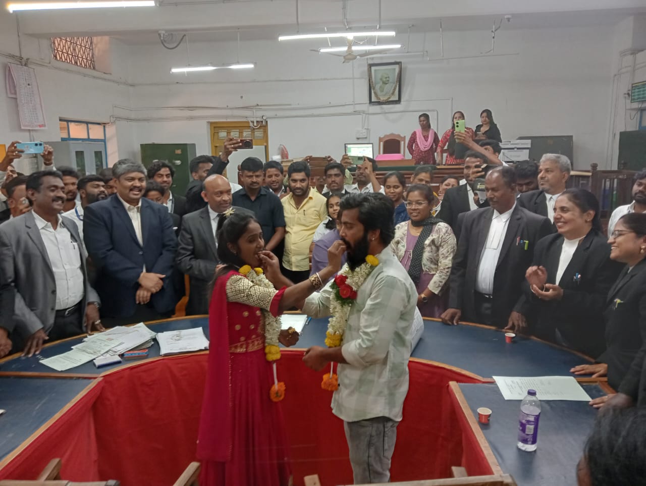 ನ್ಯಾಯಾಧೀಶರ ಸಮ್ಮುಖದಲ್ಲಿ ಮತ್ತೆ ಒಂದಾದ ಜೋಡಿಗಳು