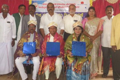 ಒಪ್ಪತ್ತಿನ ಊಟ, ಚಪ್ಪಾಳೆಗಾಗಿ ನಾಟಕ ಪ್ರದರ್ಶನ-ವೈ.ಟಿ ಬೇಸರ