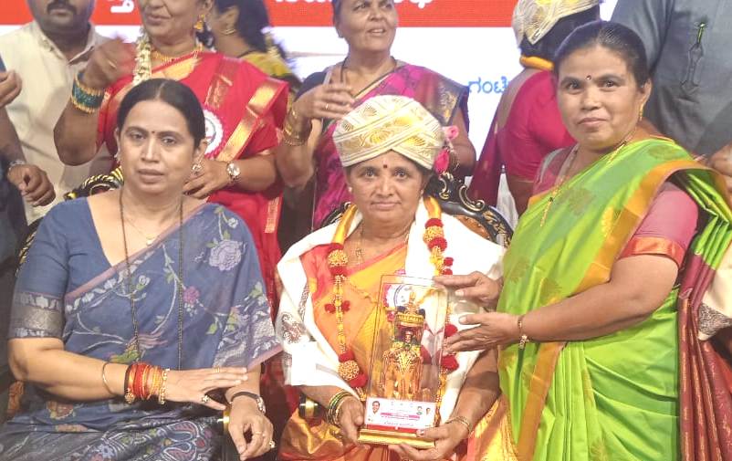 ರಾಜ್ಯಮಟ್ಟದ ಪ್ರಶಸ್ತಿಗೆ ಭಾರತಮ್ಮ, ನೀಲಮ್ಮ ಆಯ್ಕೆ