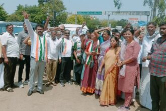 ಕೇಂದ್ರ ಸರ್ಕಾರದ ವಿರುದ್ಧ ಪ್ರತಿಭಟನೆಯಲ್ಲಿ ಕಾಂಗ್ರೆಸ್ ಕಾರ್ಯಕರ್ತರು ಭಾಗಿ