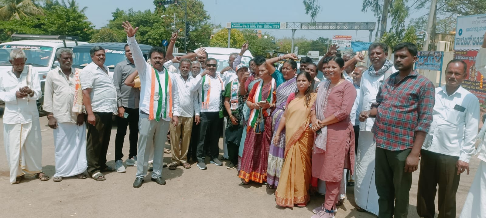 ಕೇಂದ್ರ ಸರ್ಕಾರದ ವಿರುದ್ಧ ಪ್ರತಿಭಟನೆಯಲ್ಲಿ ಕಾಂಗ್ರೆಸ್ ಕಾರ್ಯಕರ್ತರು ಭಾಗಿ