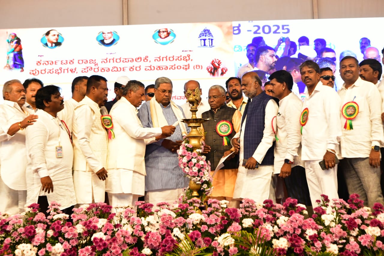 ಪೌರ ಕಾರ್ಮಿಕರರು ಮತ್ತು ವಾಹನ ಚಾಲಕರ ಸೇವೆ ಕಾಯಂ-ಸಿದ್ದರಾಮಯ್ಯ