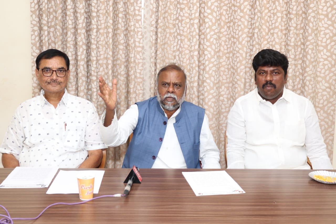 ಆಧಾರ್ ಲಿಂಕ್ ಸರ್ವೆಯೊಂದಿಗೆ ಶೀಘ್ರ ಒಳ ಮೀಸಲು ಜಾರಿ ಮಾಡಿ-ಮಾಜಿ ಸಚಿವ ಆಂಜನೇಯ