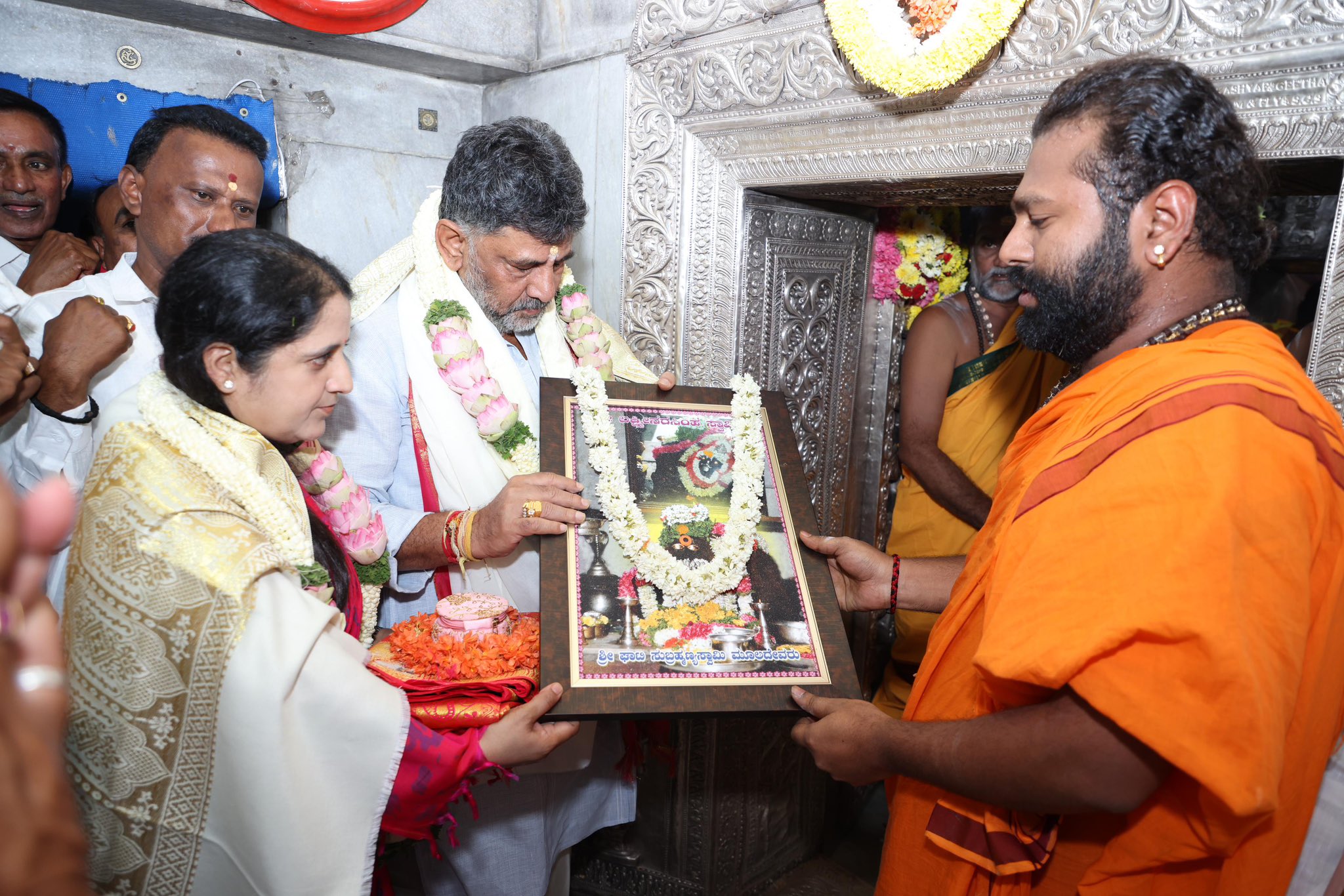 ಇತಿಹಾಸ ಪ್ರಸಿದ್ಧ ಶ್ರೀನರಸಿಂಹ ಸಮೇತ ಘಾಟಿ‌ಸುಬ್ರಹ್ಮಣ್ಯ ಕ್ಷೇತ್ರಕ್ಕೆ ಕುಟುಂಬ ಸಮೇತ ಭೇಟಿ ನೀಡಿದ ಡಿಸಿಎಂ