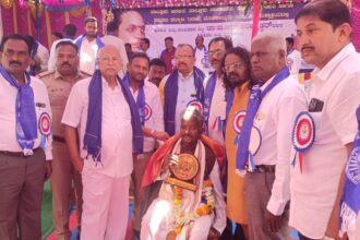 ಹಗಲುವೇಷ ಕಲಾವಿದ ಶ್ರೀನಿವಾಸ್ ಗೆ ಸನ್ಮಾನ