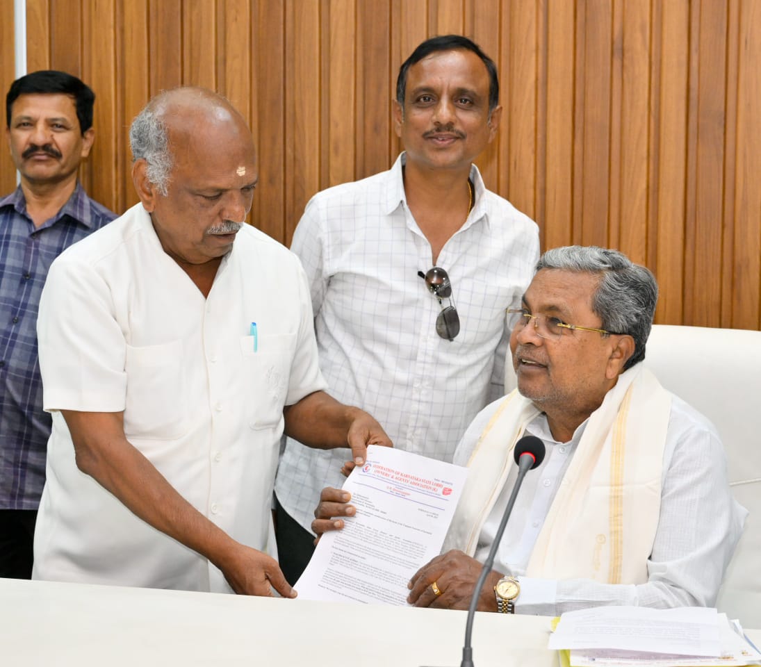 ಮುಷ್ಕರ ನಿರತ ಲಾರಿ ಮಾಲೀಕರೊಂದಿಗೆ ಸಭೆ ನಡೆಸಿದ ಸಿಎಂ