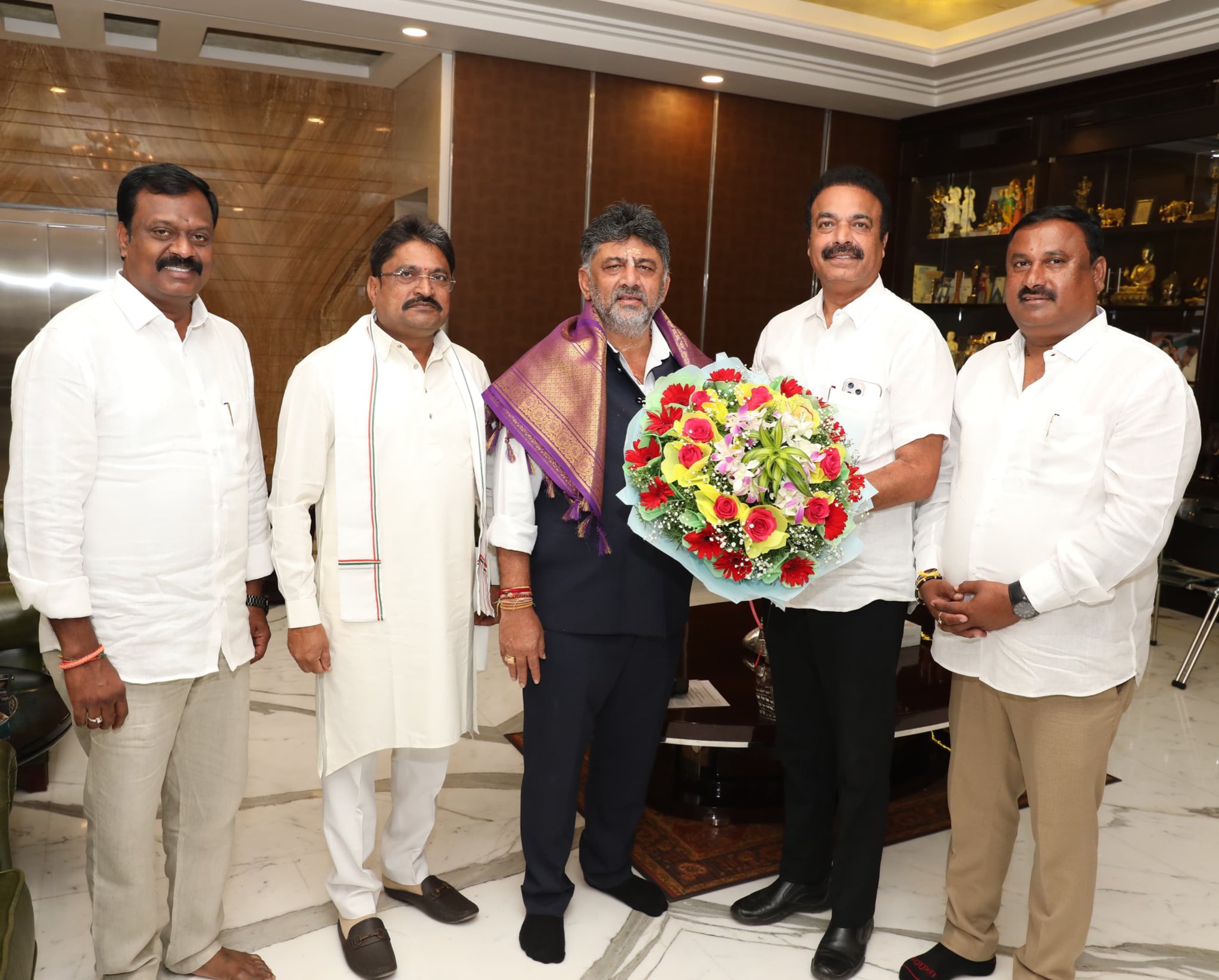 ಕಾಂಗ್ರೆಸ್ ಸೇರ್ಪಡೆಯಾದ ಬಿಜೆಪಿ-ಜೆಡಿಎಸ್ ಮುಖಂಡರು
