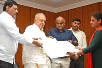 ಮೃತಪಟ್ಟ ಸಾರಿಗೆ ನೌಕರರ ಕುಟುಂಬದವರಿಗೆ ತಲಾ 1 ಕೋಟಿ ವಿತರಣೆ