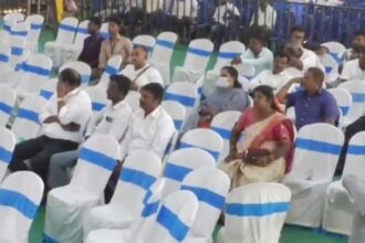 2 ವರ್ಷದ ಸಾಧನಾ ಸಮಾವೇಶದಲ್ಲಿ ಖಾಲಿ ಕುರ್ಚಿಗಳು