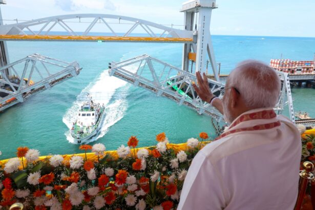 ಪಂಬನ್- ರಾಮೇಶ್ವರಂ ಸಮುದ್ರ ಸೇತುವೆ ಉದ್ಘಾಟಿಸಿದ ಮೋದಿ