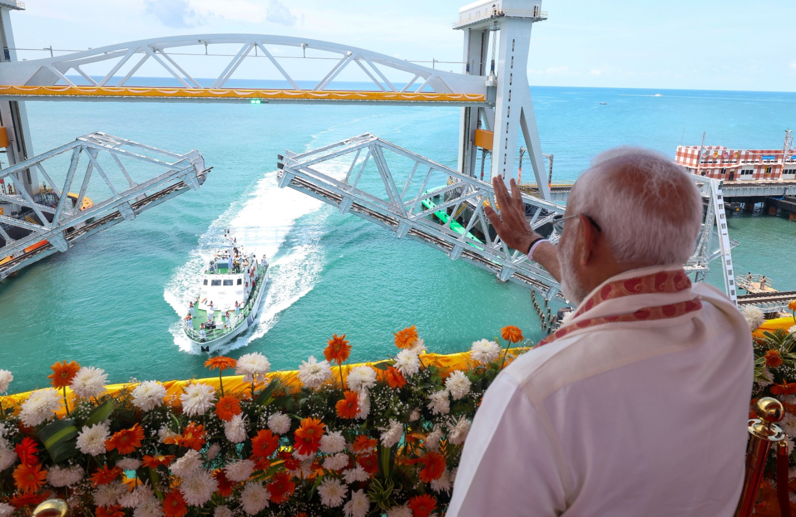 ಪಂಬನ್- ರಾಮೇಶ್ವರಂ ಸಮುದ್ರ ಸೇತುವೆ ಉದ್ಘಾಟಿಸಿದ ಮೋದಿ
