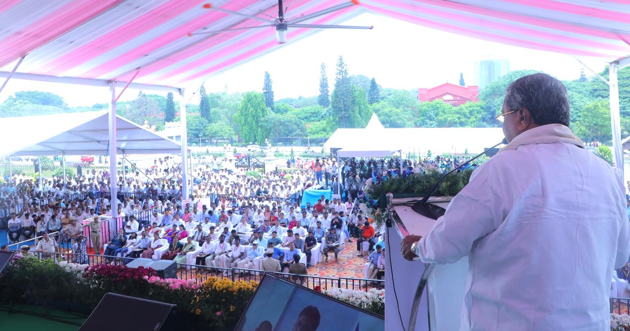 ಪರವಾನಗಿ ಭೂಮಾಪಕರ ಖಾಯಂ ಮಾಡಲು ಕ್ರಮ-ಸಿಎಂ