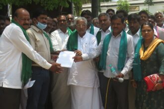 ಕೋಳಿ ಫಾರಂ ಆರಂಭಿಸದಂತೆ ರೈತರ ಪ್ರತಿಭಟನೆ