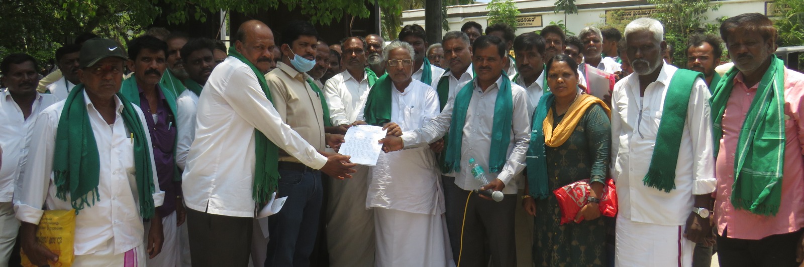 ಕೋಳಿ ಫಾರಂ ಆರಂಭಿಸದಂತೆ ರೈತರ ಪ್ರತಿಭಟನೆ